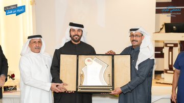 مركز دنت سمايل يودع الدكتور سعيد الصقور